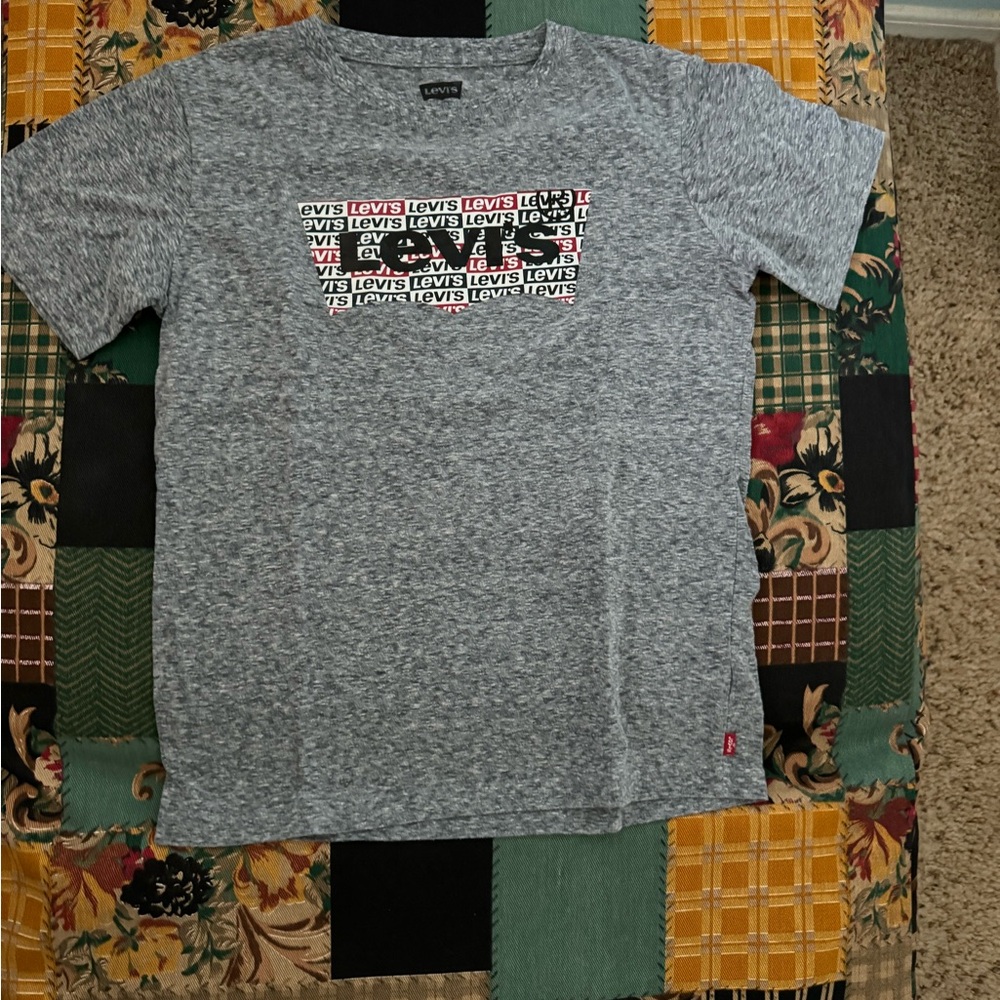 Levi’s t shirt